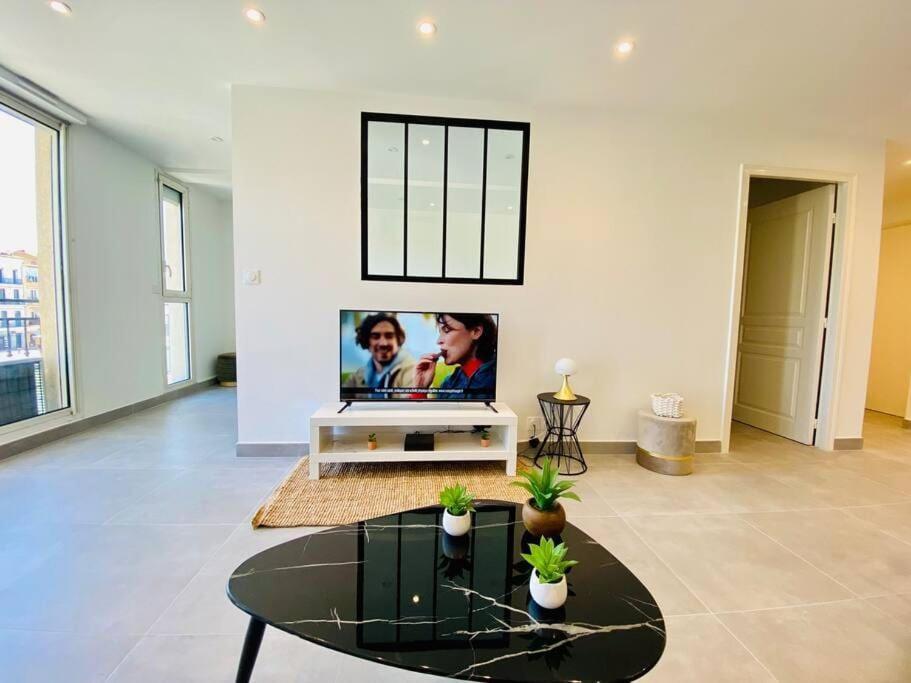 "Royal" Magnifique Appartement Avec Vue Sur Le Cadre Royal Sete Exterior photo