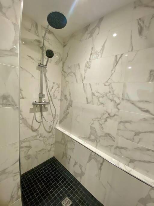 "Royal" Magnifique Appartement Avec Vue Sur Le Cadre Royal Sete Exterior photo